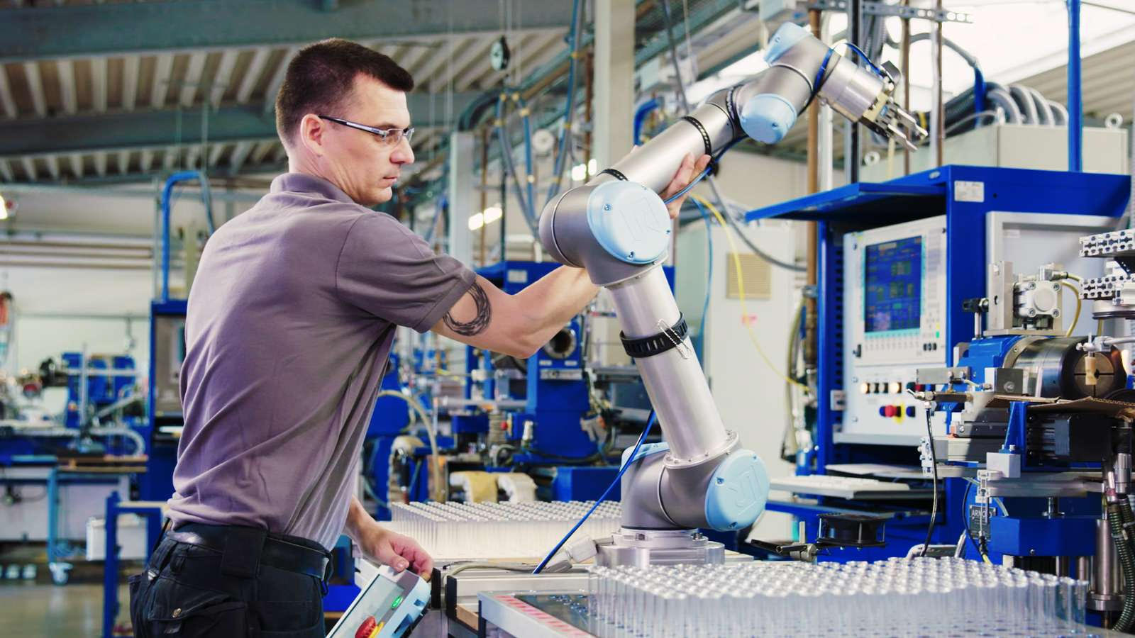 3 Ways Cobots Are Changing Manufacturing Forever - Manufacturing In ...